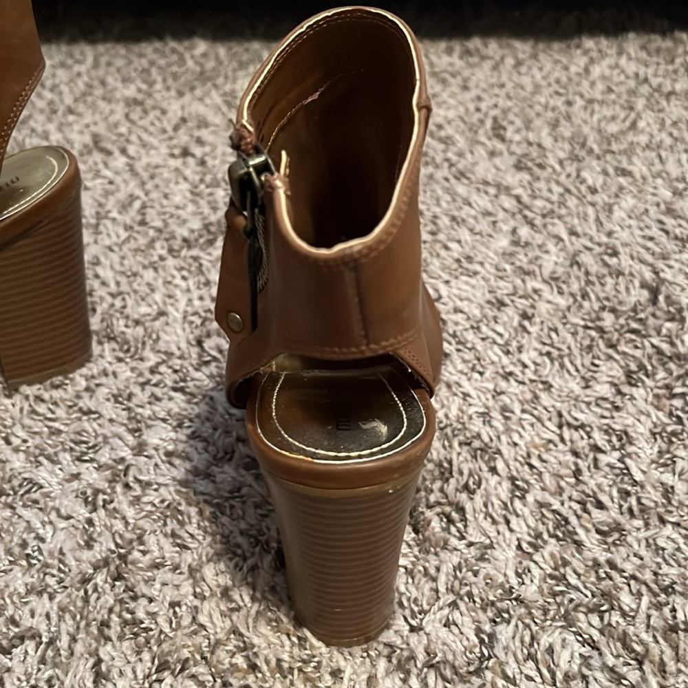Heeled booties - Picture 2 of 3